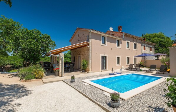 pool