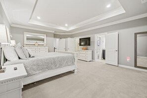 Primary suite with California king bed