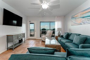 Welcome to Saida I Unit 604 where your vacation begins!