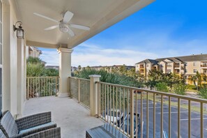 Relaxing private balcony of the condo in Orlando  - Plenty of outdoor sitting space - Refreshing atmosphere - Stunning surrounding views - Cozy space for morning coffee