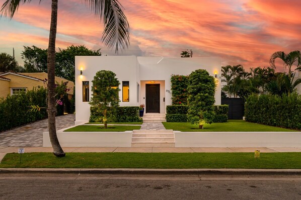 Discover ultimate luxury in this high-end 3-bedroom, 2-bathroom pool home nestled in the prestigious Sunshine Park neighborhood.