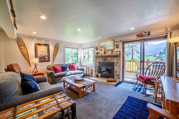 Living room with incredible views of Mammoth Mountain and the Sherwin Meadow.