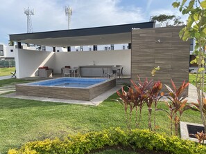 Outdoor spa tub