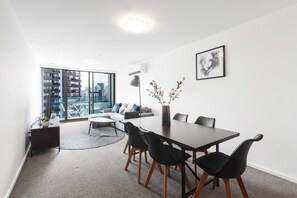 This spacious and modern apartment features open plan living that flows to a balcony with panoramic skyline views.