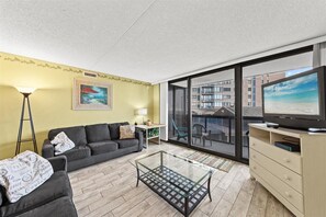 This Lovely Condo is located in the Family Friendly Golden Sands!