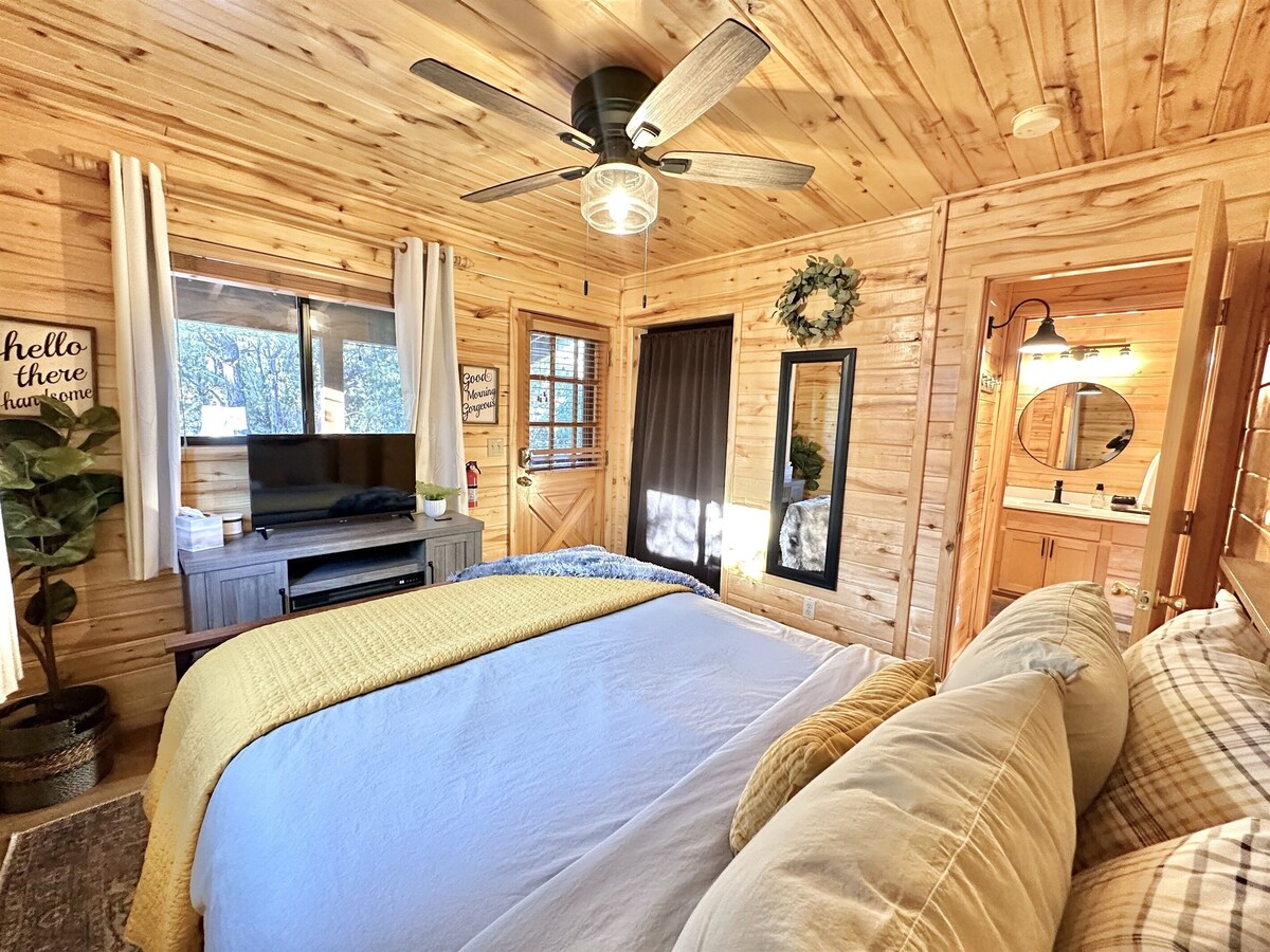 The Tamarack | Spa, Updated Décor, Pets allowed!