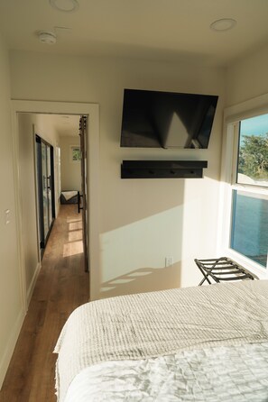 Bedroom TV & luggage rack
