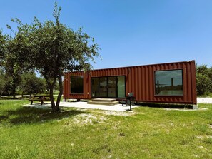 Container 1: Front view