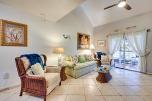 Living Room | Smart TV w/ Cable | Vintage & Key-West-Style Furnishings