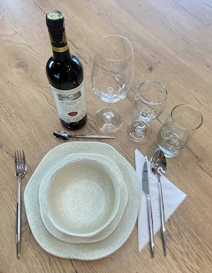 Invite your guests to a festive dinner.