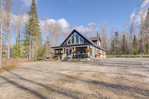 Cabin Exterior | Access to Dock | Canoes/Kayaks Provided | 7-Acre Yard