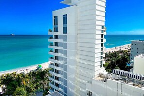 Hotel is beautiful and it is in a very convenient place. A lot of food and shopping nearby. Hotel staff was amazing, very catering.