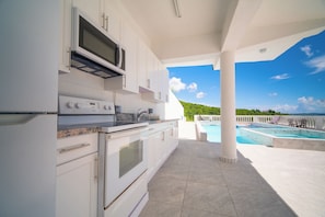 Outdoor Kitchen
