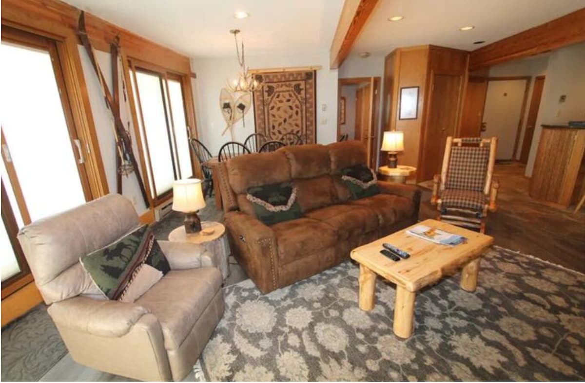 “Gateway” – incredible ski in/out condo in Mount Crested Butte!