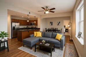Modern Open-Concept Living – Spacious, Stylish, and Fully Equipped