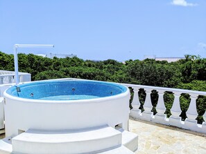 Bain à remous extérieur