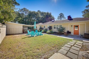 Fenced Yard | Fire Pit (Bring Your Own Wood)