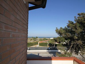 L'Eau, Plante, Ciel, Bâtiment, Bleu Azur, Maison, Piscine, Arbre, Rectangle, Fenêtre