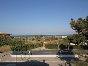 Wasser, Pflanze, Himmel, Gebäude, Azurblau, Haus, Schwimmbad, Baum, Rechteck, Fenster