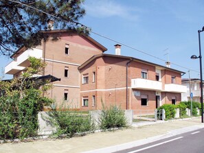 Fenster, Wohngebiet, Nachbarschaft, Haus, Zuhause, Menschliche Siedlung, Wohnung, Vorort, Auffahrt, Balkon
