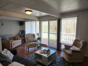 Living room & Reading nook