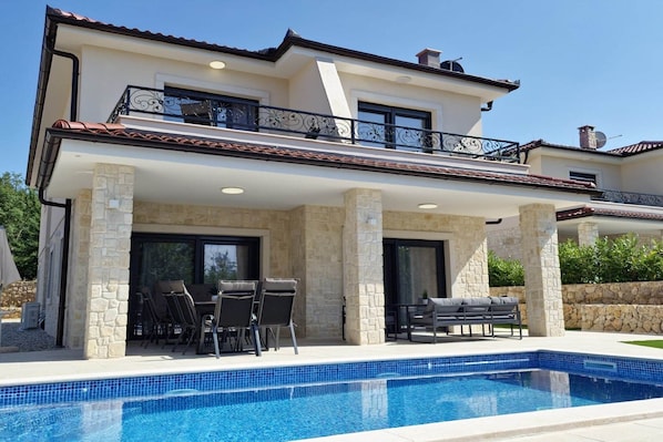 Außenseite Ferienhaus [Sommer]