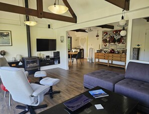 Lounge & Dining areas