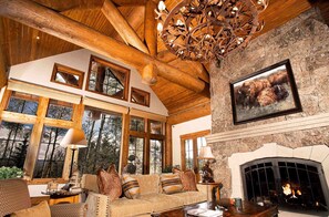 3380-Daybreak-Ridge-Living-2