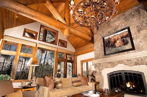 3380-Daybreak-Ridge-Living-2