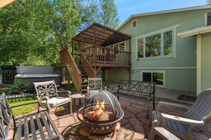 Gorgeous Backyard | Private Hot Tub, Fire Pit and Elevated Deck with Pergola