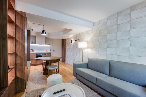 LovelyFlat-SacréCoeurMontmartre-Swimmingpool