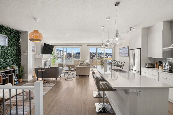 Cozy, luxurious & modern living room with a placce for everyone to connect, 65" Smart TV with Netflix shows, movies and more!