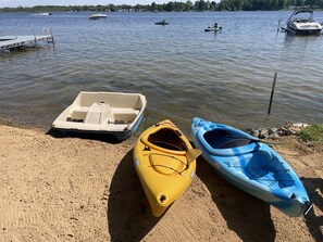 2 Kayaks & Pedalboat