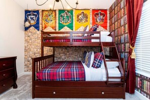 1st Floor Harry Potter Room (Sleeps 4)