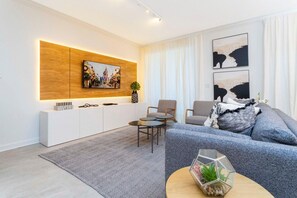 Living Room + Smart TV