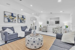 Home Decor, Furniture, Indoors, Living Room, Rug