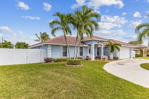 Grass, Lawn, Outdoors, Nature, Yard