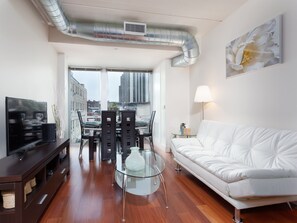 Furniture, Indoors, Living Room, Couch, Screen