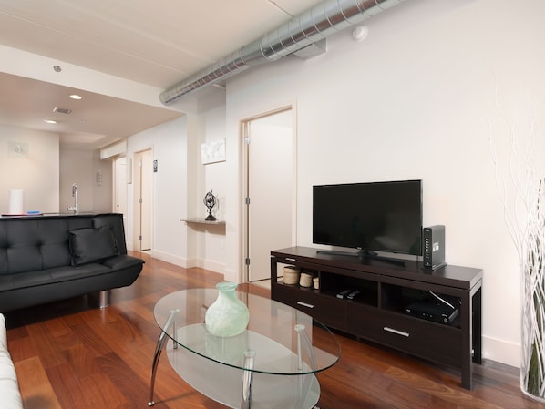 Indoors, Furniture, Living Room, Screen, Table