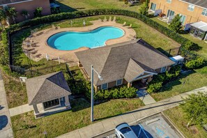 This is the POOL HOUSE. NOT THE VRBO PROPERTY.  (Shared Pool)