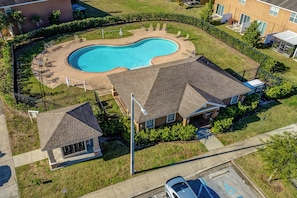 This is the POOL HOUSE. NOT THE VRBO PROPERTY. (Shared Pool)