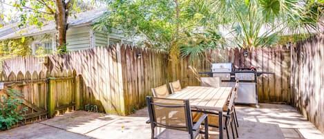 Pensacola Vacation Rental | 2BR | 1.5BA | Steps Required | 1,200 Sq Ft