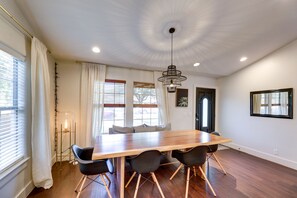 Dining Area | Dishware/Flatware Provided