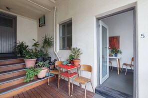 Enjoy a freshly brewed tea or coffee in this inviting alfresco nook. It's located right by the front door. 