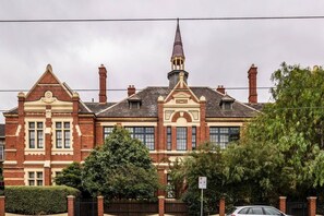 This well-appointed stay, located within a Heritage-listed building that was formerly Prahran State School, is just footsteps from the cafes, restaurants and boutique shops lining High Street and Chapel Street. 
