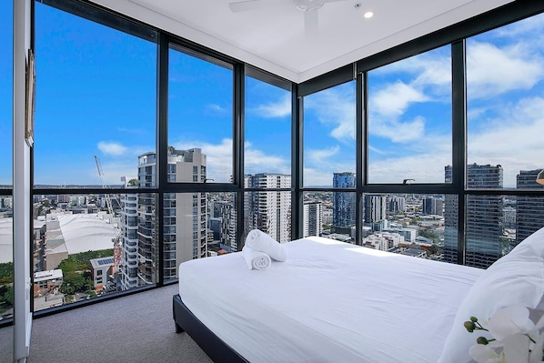 Wake to breathtaking views across the skyline from the plush queen-sized bed, topped in crisp white linens.