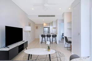 The open plan living area and kitchen flows directly to the balcony, allowing an abundance of natural light to stream through.
