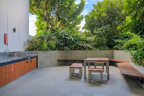 Cook up a feast on the communal BBQ area, and dine alfresco making the most of Brisbane’s balmy weather.
