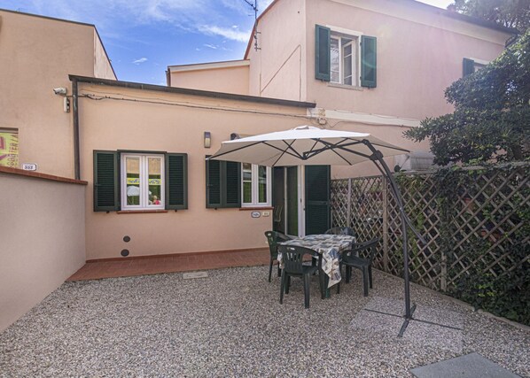 Outdoor equipped space-Mandorlo-Elba Island