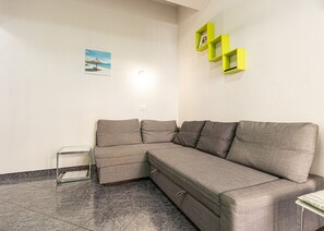 Sofabed-Mandorlo-Elba Island